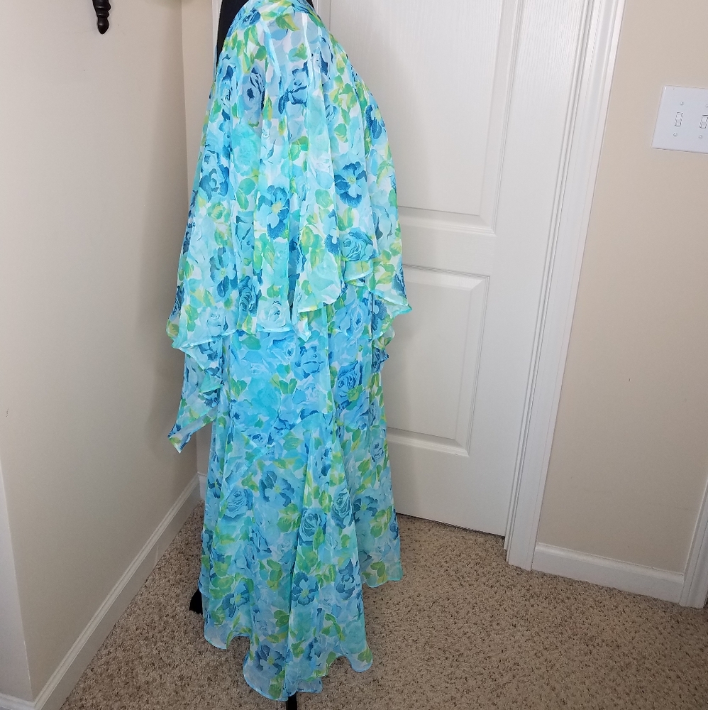 Beautiful 2pc Flowy Dress - Picture 3 of 5